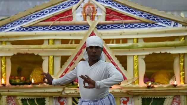 A Sri Lankan traditional dancer performs during the traditional ritual 'Gammaduwa' ceremony in Colombo. Gammaduwa is an ancient dance of Sri Lanka. (AFP) A Sri Lankan traditional dancer performs during the traditional ritual 'Gammaduwa' ceremony in Colombo. Gammaduwa is an ancient dance of Sri Lanka. (AFP)