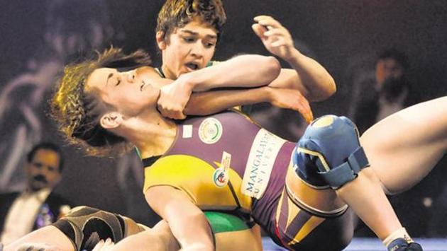 Babita Kumari in action during the first season of the Pro Wrestling League in 2015.(HT Photo)
