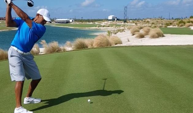 Tiger Woods drives during a practice round ahead of this week’s Hero World Challenge in the Bahamas(Hindustan Times)