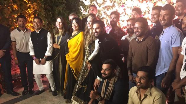 The entire Indian cricket team pose with Yuvraj Singh and Hazel Keech. (hindustan times)