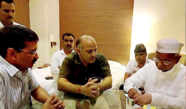 Delhi chief minister Arvind Kejriwal and deputy CM Manish Sisodia with social activist Anna Hazare at Maharashtra Sadan in New Delhi.