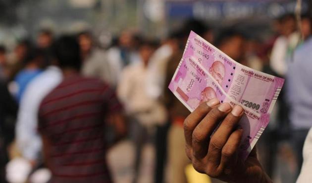 Burhaan Kinu/HT File Photo(The startup is offering to deliver currency notes to people’s homes in Noida, along with each order.)