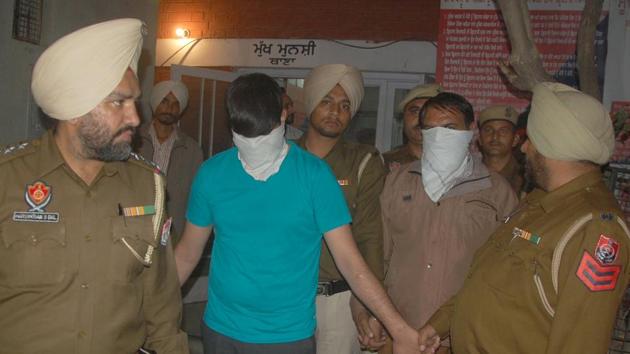 Mohali police officials with the fake currency accused during the press conference at police station Sohana in Mohali on Wednesday(Ravi Kumar/Hindustan Times)