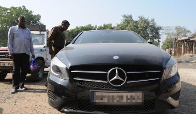Earlier, the police had seized Rs35 lakh in scrapped currency from a Mercedes Benz, in a separate incident. (Parveen Kumar/HT File Photo) Earlier, the police had seized Rs35 lakh in scrapped currency from a Mercedes Benz, in a separate incident. (Parveen Kumar/HT File Photo)
