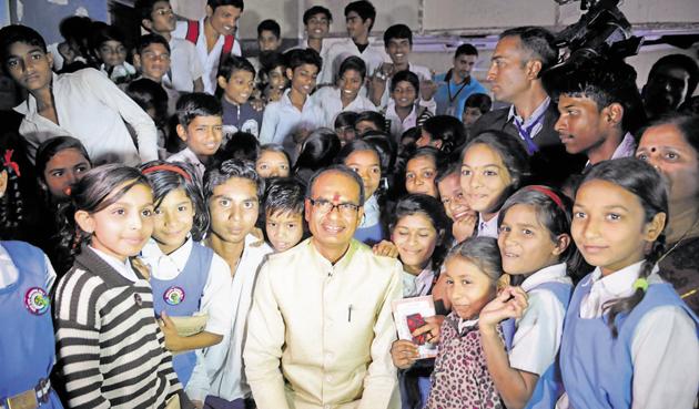 The chief minister with students at the government middle school on Tuesday. The CM had studied at this school. Mujeeb Faruqui/ht photo (Mujeeb Faruqui/HT photo) The chief minister with students at the government middle school on Tuesday. The CM had studied at this school. Mujeeb Faruqui/ht photo (Mujeeb Faruqui/HT photo)