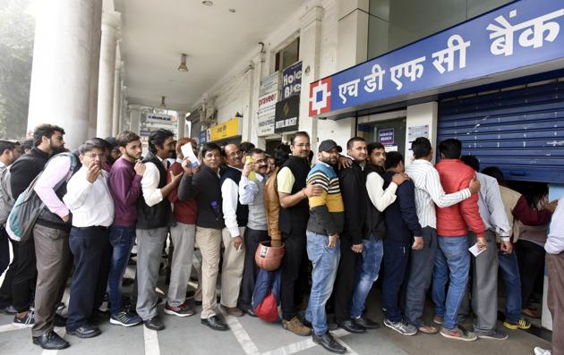 The situation is expected to improve next week as the government has scaled up the printing of Rs 500 notes. (HT Photo) The situation is expected to improve next week as the government has scaled up the printing of Rs 500 notes. (HT Photo)