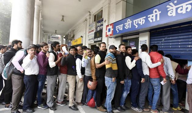 A senior official of the Reserve Bank of India (RBI) said the problem was mostly because of hoarding of notes by individuals and retailers. (Sonu Mehta/ HT photo) A senior official of the Reserve Bank of India (RBI) said the problem was mostly because of hoarding of notes by individuals and retailers. (Sonu Mehta/ HT photo)