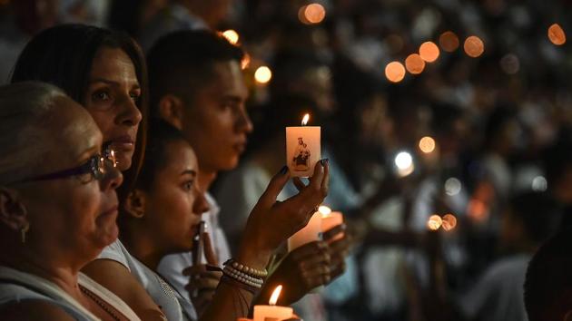 In the stands, mourners observed a minute of silence holding candles and signs which read ‘We’re all Chapeconese’ and ‘Soccer has no borders.’ (LUIS ACOSTA/AFP)