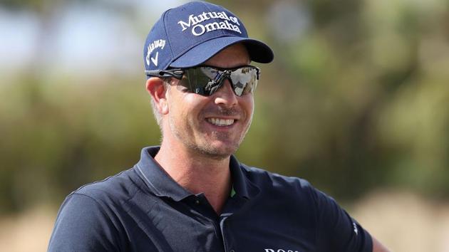 Henrik Stenson of Sweden practices on the putting green ahead of the Hero World Challenge at Albany, The Bahamas.(AFP)