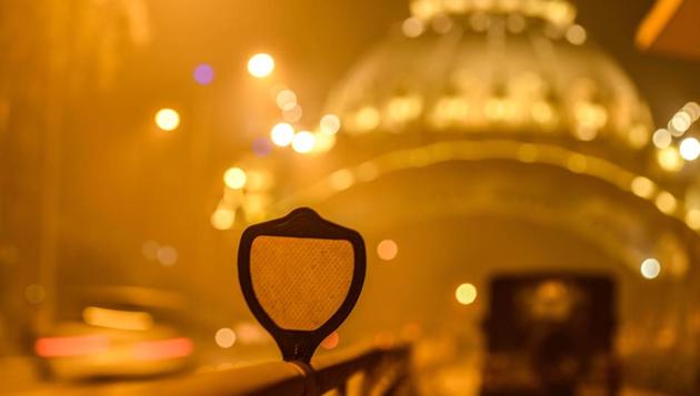 One of the reflectors installed for easier driving through fog on the GT Road in Amritsar, on Thursday. (Gurpreet Singh/HT)