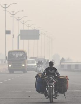 A foggy morning on the Elevated Road in Amritsar on Thursday. (Gurpreet Singh/HT) 