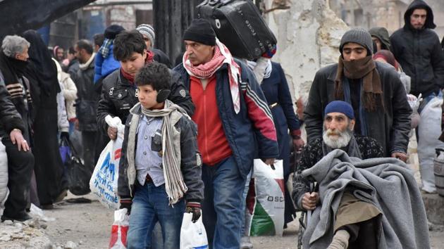 Syrian residents fleeing the eastern part of Aleppo gather in Masaken Hanano, a former rebel-held district which was retaken by the regime forces last week, on November 30, 2016. (AFP Photo) Syrian residents fleeing the eastern part of Aleppo gather in Masaken Hanano, a former rebel-held district which was retaken by the regime forces last week, on November 30, 2016. (AFP Photo)