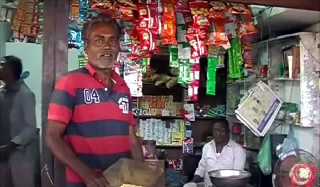 Labourer Motiram exchanges food grains for other essentials at a grocery store in Kanariya, Khargone district on Thursday. (HT photo) Labourer Motiram exchanges food grains for other essentials at a grocery store in Kanariya, Khargone district on Thursday. (HT photo)