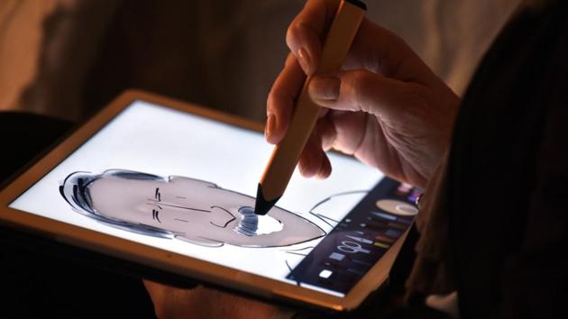 Celebrated New Yorker cartoonist Liza Donnelly live-drawing speakers and guests at this year’s Hindustan Times Leadership Summit. (HT Photo) Celebrated New Yorker cartoonist Liza Donnelly live-drawing speakers and guests at this year’s Hindustan Times Leadership Summit. (HT Photo)