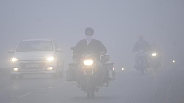 On the Patiala-Sangrur road on a foggy Friday morning. (Bharat Bhushan/HT)