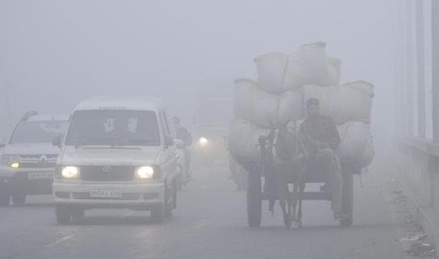On the Patiala-Sangrur road on a foggy Friday morning. (Bharat Bhushan/HT)