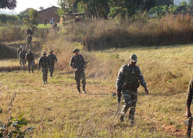 Paramilitary forces during an anti-Maoist operation at Burha Pahar in Latehar district on Friday.(HT Photo)