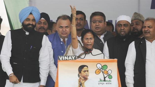 West Bengal chief minister Mamata Banerjee addressing a gathering during a protest over demonetisation at 1090 crossing in Lucknow, India on November 29, 2016. (Deepak Gupta/HT Photo) West Bengal chief minister Mamata Banerjee addressing a gathering during a protest over demonetisation at 1090 crossing in Lucknow, India on November 29, 2016. (Deepak Gupta/HT Photo)