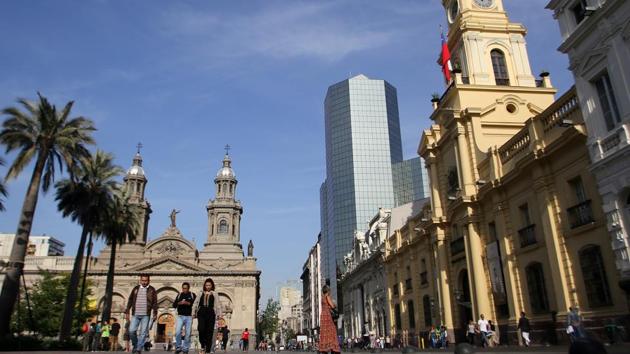 Santiago, the capital of Chile, is a pretty city dotted by buildings in the art deco, neo-gothic and other styles. (AFP)