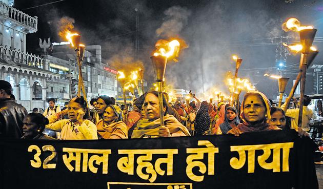 Gas-affected people take part in a torch rally on the eve of 32nd anniversary of the disaster in Bhopal on Friday.(Mujeeb Faruqui/HT photo)