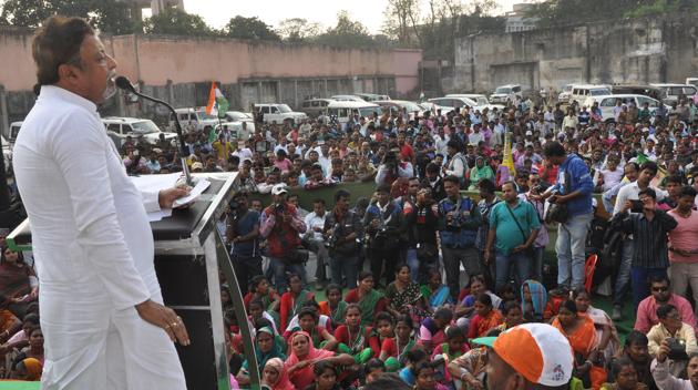 TMC Rajya Sabha member Mukul Roy addressing a rally to protest against demonetisation at Dhanbad on Saturday. (Bijay/HT Photo.) TMC Rajya Sabha member Mukul Roy addressing a rally to protest against demonetisation at Dhanbad on Saturday. (Bijay/HT Photo.)