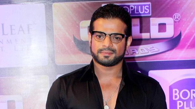 Karan Patel loves Shah Rukh Khan as he feels SRK came from nowhere and today is the most sought after movie star. Karan Patel loves Shah Rukh Khan as he feels SRK came from nowhere and today is the most sought after movie star.