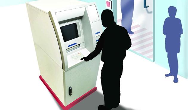 A 19-year-old boy, Naresh Paka, chased down 35-year-old con man who tried to use the chaos and confusion of the demonetisation drive to cheat him of Rs2,000 at an ATM. (HT) A 19-year-old boy, Naresh Paka, chased down 35-year-old con man who tried to use the chaos and confusion of the demonetisation drive to cheat him of Rs2,000 at an ATM. (HT)