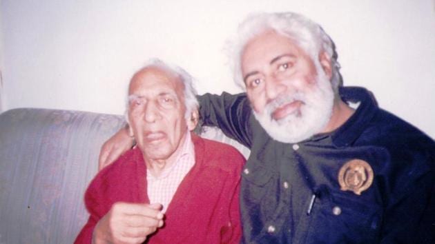 Balwant Gargi (Left) with Amrik Gill (HT Photo) Balwant Gargi (Left) with Amrik Gill (HT Photo)