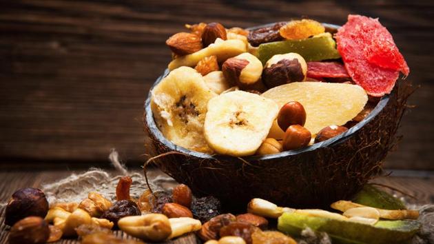 Potassium is found in fruit (avocado, banana, apricots, citrus fruits, blackcurrants), as well as dried fruit and nuts (walnuts, almonds, pistachios, dates, figs).(Shutterstock)