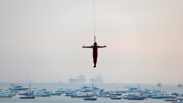 An Indian Navy marine commando demonstrates his skills during a rehearsal ahead of Navy Day celebrations in Mumbai, India, December 1, 2016. (Danish Siddiqui /REUTERS) An Indian Navy marine commando demonstrates his skills during a rehearsal ahead of Navy Day celebrations in Mumbai, India, December 1, 2016. (Danish Siddiqui /REUTERS)