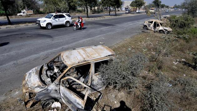 Damaged cars along National Highway 1, at Murthal town in Haryana on February 23, 2016. (Ravi Kumar/Hindustan Times) Damaged cars along National Highway 1, at Murthal town in Haryana on February 23, 2016. (Ravi Kumar/Hindustan Times)