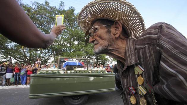 Guillermo Enrique Cadiz, 82, who fought with Fidel Castro in the Sierra Maestra, watches as Castro's ashes pass him during a three-day journey to the eastern city of Santiago, in Jovellanos, Cuba on November 30, 2016. (Carlos Barria REUTERS) Guillermo Enrique Cadiz, 82, who fought with Fidel Castro in the Sierra Maestra, watches as Castro's ashes pass him during a three-day journey to the eastern city of Santiago, in Jovellanos, Cuba on November 30, 2016. (Carlos Barria REUTERS)