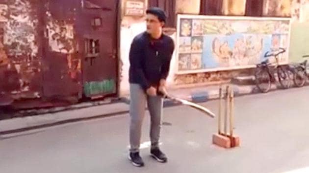 Sourav Ganguly took some time out from his busy schedule as Cricket Association of Bengal (CAB) president to knock the ball around in a game of gully cricket in a narrow North Kolkata street.(Youtube)