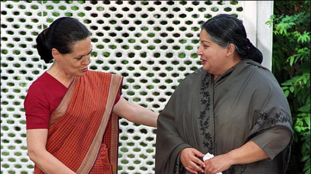 Tamil Nadu Chief Minister Jayalalitha (R) and India's main opposition leader and Congress Party President Sonia Gandhi at her residence prior to talks in New Delhi 05 June 2001. (ARVIND YADAV /HTPHOTO) 
