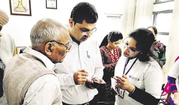 Ramesh Chandra Nayak, the lead bank manager, apprises government employees about e-wallets at the Mini Secretariat on Monday.