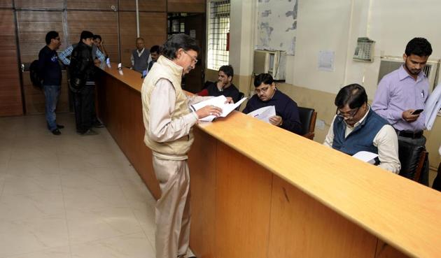 Homebuyers hit by the cash crunch have not been registering their properties as much, leading to a major drop in revenue for the stamp and registration department. (Sunil Ghosh/HT Photo) Homebuyers hit by the cash crunch have not been registering their properties as much, leading to a major drop in revenue for the stamp and registration department. (Sunil Ghosh/HT Photo)