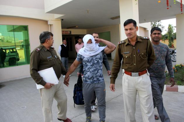 Accused Paramjeet in the police custody in Rohtak on Sunday.(HT Photo)