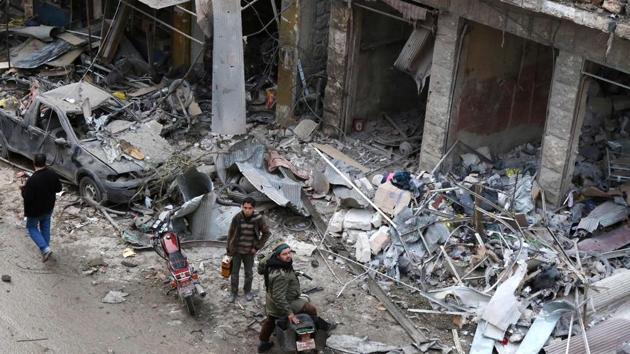 Syrian men inspect the damage following an air strike on Maaret al-Numan village, in the country's northern province of Idlib, on Sunday. (AFP photo) Syrian men inspect the damage following an air strike on Maaret al-Numan village, in the country's northern province of Idlib, on Sunday. (AFP photo)