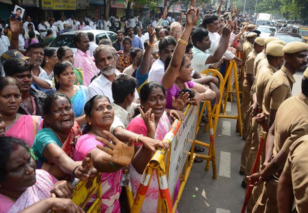 Supporters of Tamil Nadu chief minister Jayalalithaa react outside the hospital where she is being treated after false reports that she had died. (Srinivasulu/ HT Photo)