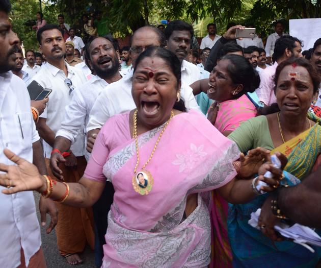 Supporters of Tamil Nadu chief minister Jayalalithaa react outside the hospital where she is being treated after false reports that she had died. (Srinivasulu/ HT Photo)