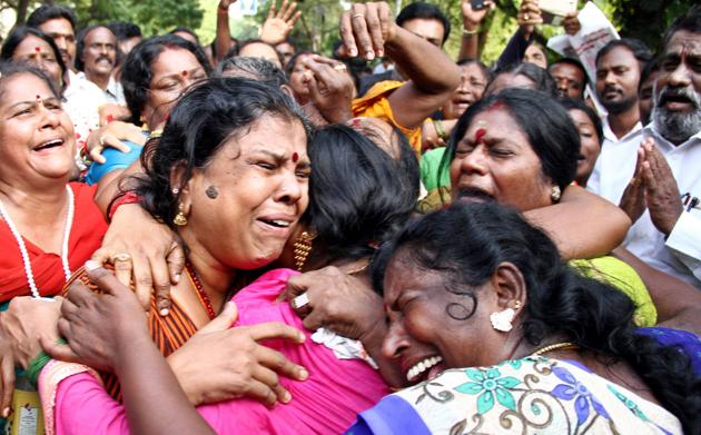 Supporters of Tamil Nadu?chief minister Jayalalithaa react outside the hospital where she is undergoing treatment after cardiac arrest on Sunday. (Srinivasulu/ HT Photo)