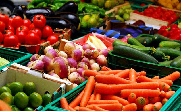 While the e-tailing business as a whole contracted by a fifth in November, online food delivery startups and e-grocers emerged winners, as the cash crunch made it difficult for offline purchase of items of daily need. While the e-tailing business as a whole contracted by a fifth in November, online food delivery startups and e-grocers emerged winners, as the cash crunch made it difficult for offline purchase of items of daily need.