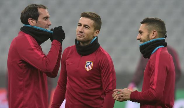 Atletico Madrid's Spain midfielder Koke, Spain midfielder Gabi and Uruguayan defender Diego Godin speak together during the final team training in the stadium in Munich. (AFP) Atletico Madrid's Spain midfielder Koke, Spain midfielder Gabi and Uruguayan defender Diego Godin speak together during the final team training in the stadium in Munich. (AFP)