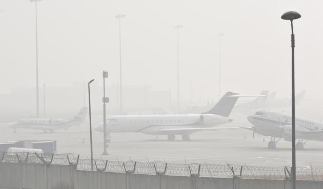 18 Runway Visibility Range (RVR) equipment have been installed at the Delhi airport to help flights land even in zero visibility.(Virendra Singh Gosain/HT File)