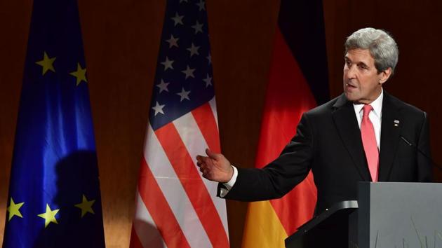 US Secretary of State John Kerry delivers his speech after beeing awarded by German Foreign Minister with the the Grand Cross of the Order of Merit of the Federal Republic of Germany, at the foreign ministry on December 5, 2016 in Berlin. / AFP PHOTO / John MACDOUGALL (AFP) US Secretary of State John Kerry delivers his speech after beeing awarded by German Foreign Minister with the the Grand Cross of the Order of Merit of the Federal Republic of Germany, at the foreign ministry on December 5, 2016 in Berlin. / AFP PHOTO / John MACDOUGALL (AFP)