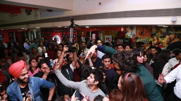 Ranveer obliged  his fans by taking selfies with each of them. (AMAL KS /HT Photo) 