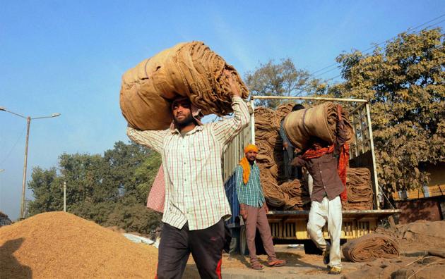 Though small business establishments reported great inconvenience leading to loss of jobs in the unorganised sectors, this is the first big bang closure of an industrial unit after the demonetisation decision.(AP file photo for representation)