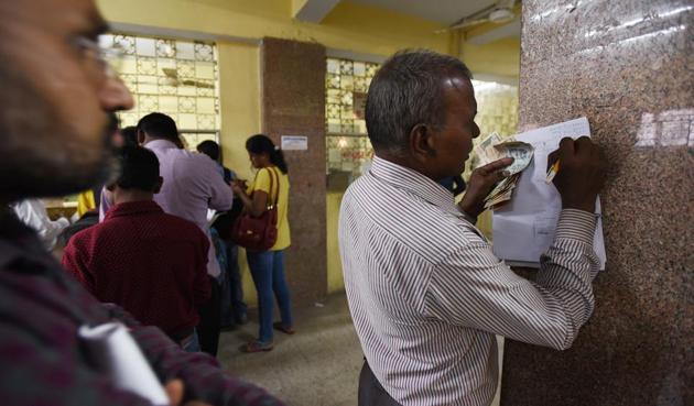 The East Delhi Municipal Corporation at present collects 10% of its revenue — including collection from parking fees, property tax, licensing fees and conversion charges — in cash. The East Delhi Municipal Corporation at present collects 10% of its revenue — including collection from parking fees, property tax, licensing fees and conversion charges — in cash.