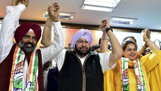 Punjab Congress president Captain Amarinder Singh (C) welcomes Cricketer-turned-politician Navjot Singh Sidhu’s wife Navjot Kaur Sidhu and former Olympian Pargat Singh to the Congress party during a news conference in New Delhi. (PTI) Punjab Congress president Captain Amarinder Singh (C) welcomes Cricketer-turned-politician Navjot Singh Sidhu’s wife Navjot Kaur Sidhu and former Olympian Pargat Singh to the Congress party during a news conference in New Delhi. (PTI)