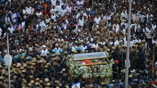 The final procession from Rajaji Hall to Marina Beach was followed on foot by thousands who descended on the streets of Chennai to bid goodbye to Jayalalithaa. (Vanne Srinivasulu/HT Photo) The final procession from Rajaji Hall to Marina Beach was followed on foot by thousands who descended on the streets of Chennai to bid goodbye to Jayalalithaa. (Vanne Srinivasulu/HT Photo)